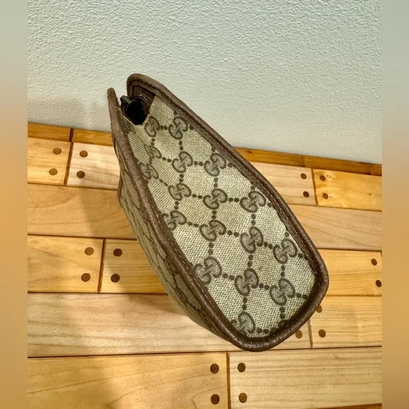 Gucci Vintage GG Supreme Clutch Bag - Picture 4 of 11